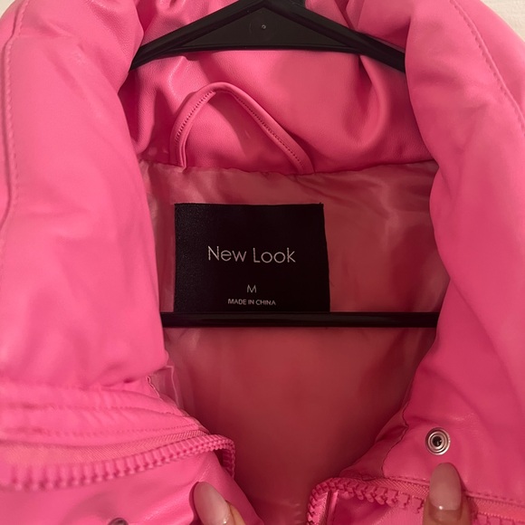 New Look Vibrant Pink Quilted Vest - Picture 3 of 3